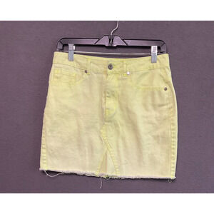 The Style Between Us Greenish Yellow Denim Mini Skirt Raw Hem Size Small